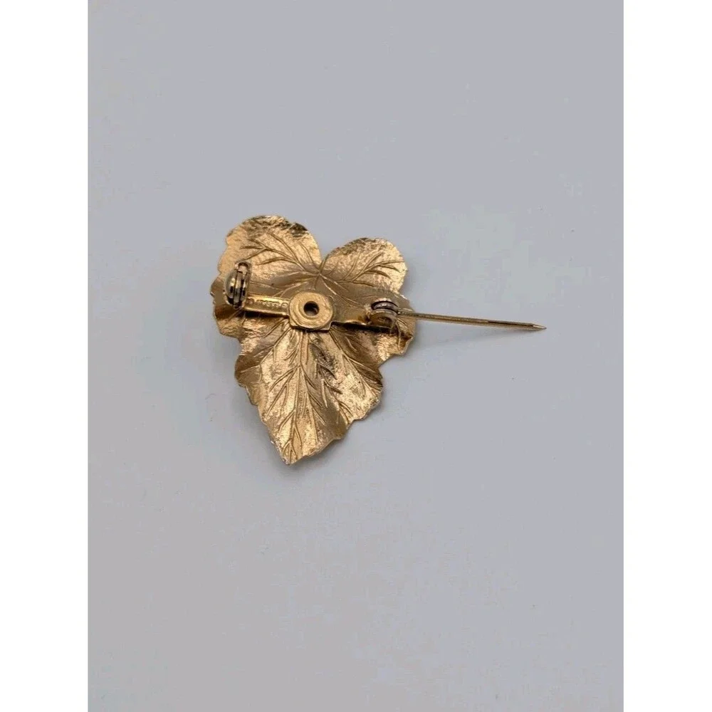 Vintage 1960s Sarah Coventry Small Leaf Faux Pearl Pin Brooch Gold Tone Heirloom